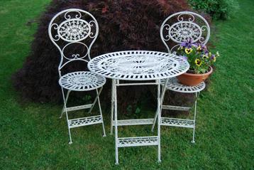 Ensemble de jardin en fer forgé (2 chaises et table pliantes