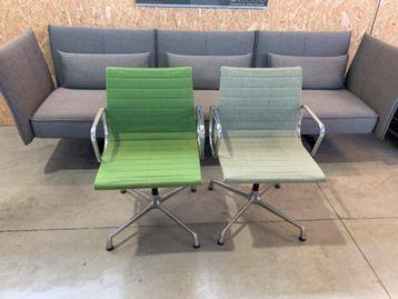 EAMES VITRA EA103 STOEL, 2x beschikbaar voor biedingen