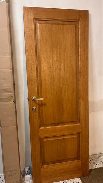 Mooi volle houten deur, compleet met verguld beslag beschikbaar voor biedingen