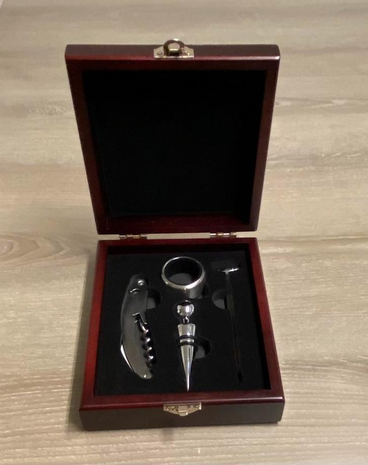 Nieuwe wijndoos, in roestvrij staal, prijs: €10, Verzamelen, Wijnen, Nieuw, Rode wijn, Ophalen of Verzenden