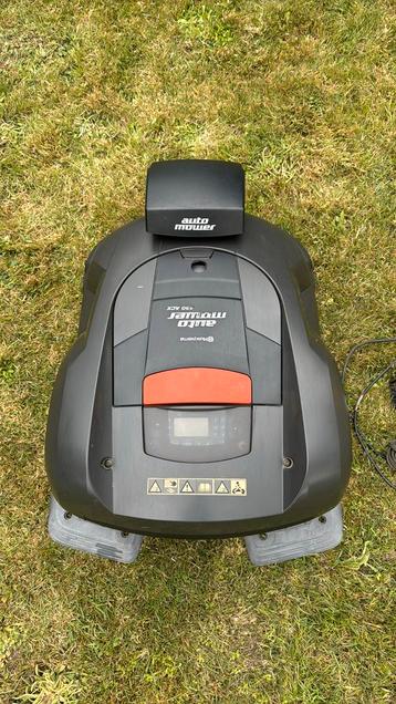 Husqvarna  automower 230 Acx, Comme neuf, Enlèvement, Avec capteur de pluie, Plus de 25 cm