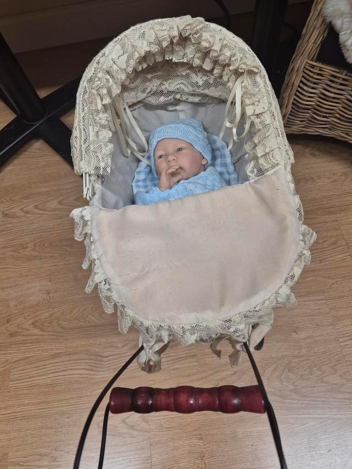 Mini vintage koetsje met babypop., Kinderen en Baby's, Wipstoeltjes, Ophalen