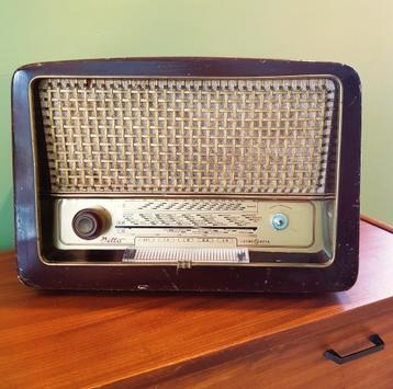 Vintage radio jaren 50 omgebouwd met bluetooth en Jack input beschikbaar voor biedingen