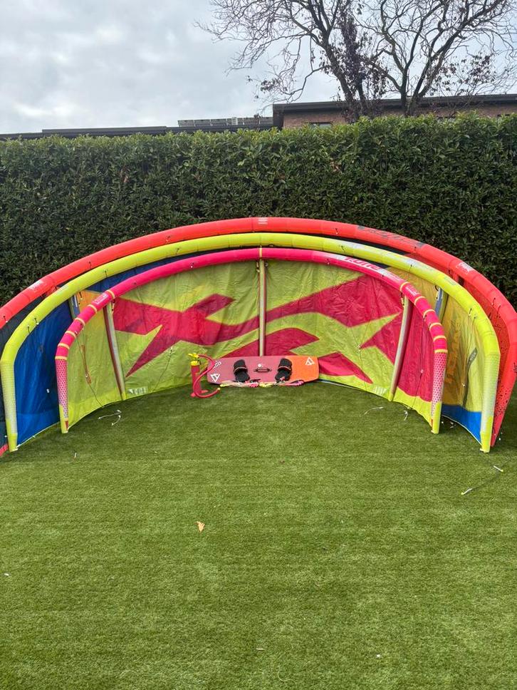 Volledige Kitesurfset  - 9, 12, 14 meter + board + bar, Watersport en Boten, Kitesurfen, Gebruikt, Kite, Twintip, Ophalen