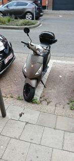 A classe scoter, Fietsen en Brommers, Ophalen