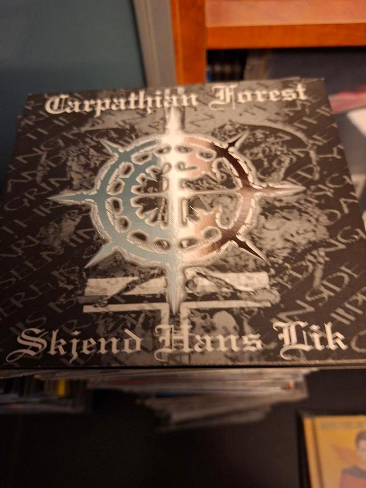 cd - carpathian forest - skjend hans lik, Cd's en Dvd's, Cd's | Hardrock en Metal, Zo goed als nieuw, Ophalen of Verzenden
