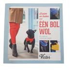 Breien en haken met één bol wol Victor 82 blz, Ophalen of Verzenden, Zo goed als nieuw, Breien