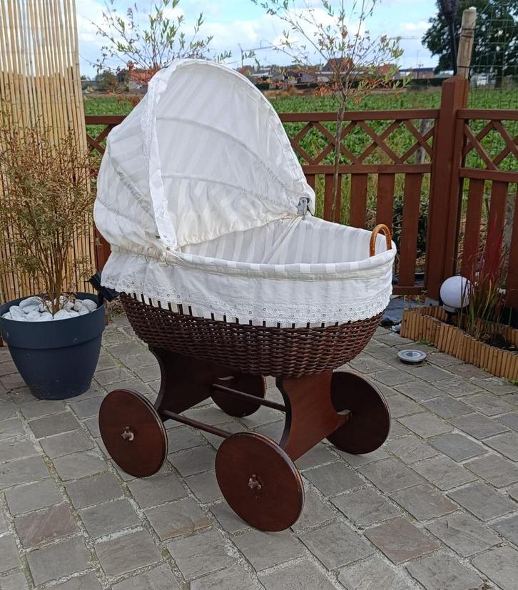 Grote vintage rieten poppenwagen 1M20 retro, Antiek en Kunst, Curiosa en Brocante, Ophalen of Verzenden