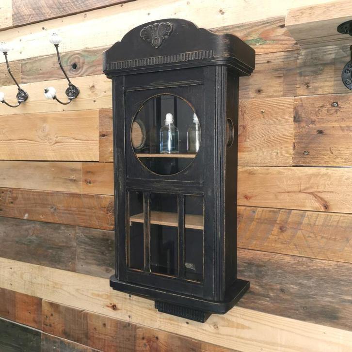 Stoer zwart antieke apotheek/sleutelkastje in eik H 63 B 29, Antiek en Kunst, Curiosa en Brocante, Ophalen of Verzenden