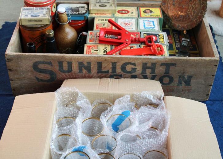 Originele stapelbak Sunlicht Zeep gevuld met Retro-spullen., Verzamelen, Retro, Overige typen, Ophalen