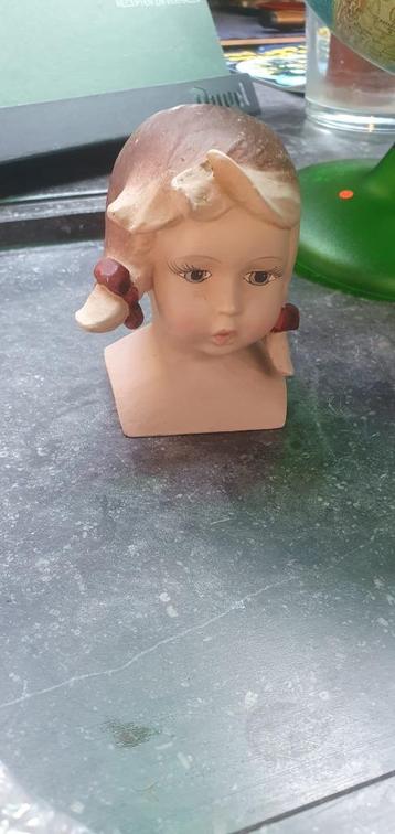 Klein en lief poppenhoofdje  beschikbaar voor biedingen