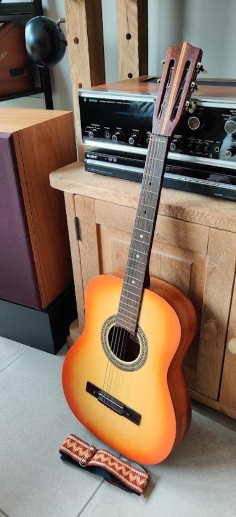 Guitare vintage Clarissa (Italie, années 70), Musique & Instruments, Instruments à corde | Guitares | Acoustiques, Enlèvement ou Envoi