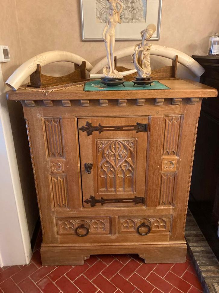 Mssief eiken wandkast met houtsnijwerk, Maison & Meubles, Armoires | Buffets, Comme neuf, 100 à 150 cm, 100 à 150 cm, 50 à 75 cm