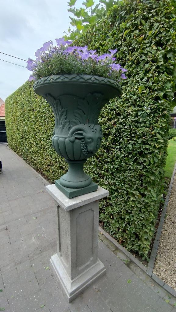 Koppel vazen met sokkel, Tuin en Terras, Tuinvazen, Gebruikt, Ophalen of Verzenden