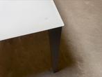 Table de cuisine, en verre, dessus blanc, pieds gris, Maison & Meubles, Comme neuf, Métal, 100 à 150 cm, Rectangulaire