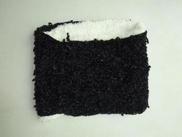 Zwarte zachte warme colsjaal beschikbaar voor biedingen