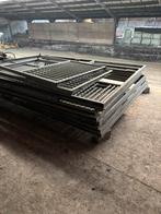 Paardenboxen, Stalling, 2 of 3 paarden of pony's