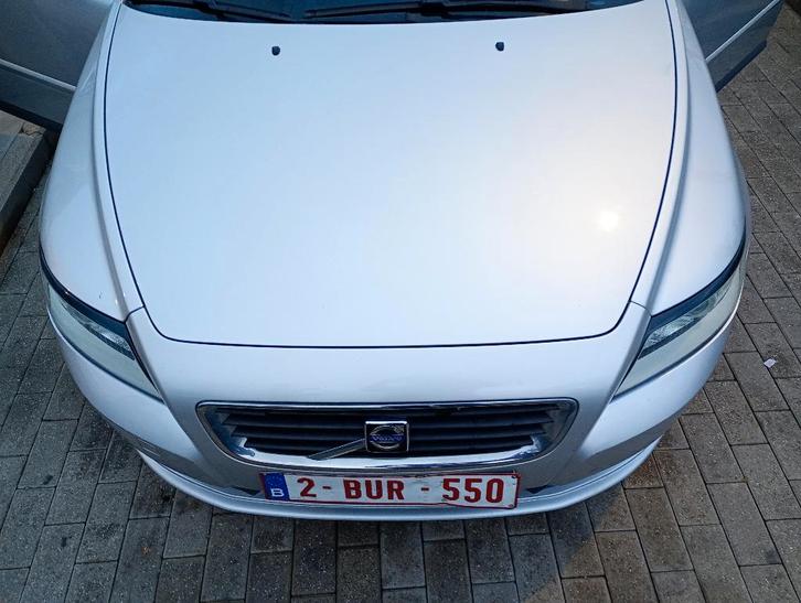 Volvo S40 euro 5, Autos, Volvo, Particulier, S40, Diesel, Euro 5, Berline, 5 portes, Boîte manuelle, Argent ou Gris, Brun, Autre