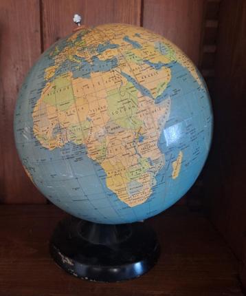 Oude wereldbol in papier mache 1964 beschikbaar voor biedingen