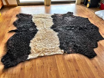 Groot en statig vloerkleed ‘Jules’ beschikbaar voor biedingen