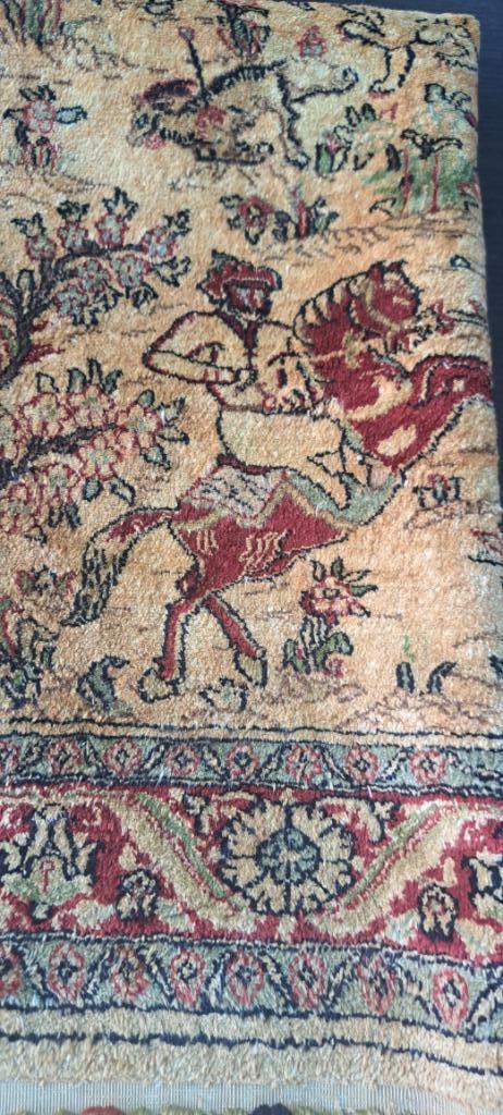 perzisch, oosterse zijden wandtapijt met jachttafereel, Antiek en Kunst, Antiek | Tapijten, Tafelkleden en Textiel, Ophalen
