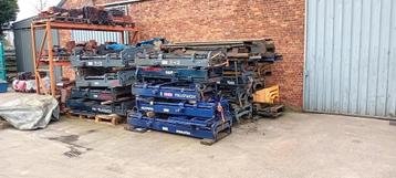 hefmasten(lift),vorken van heftrucks(mat (chariot elevateur) beschikbaar voor biedingen