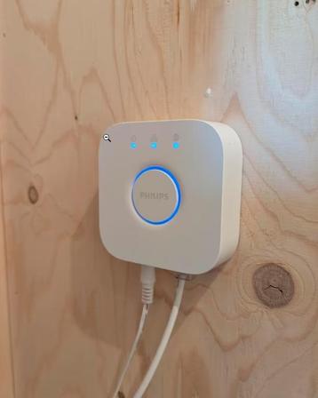 Philips Hue bridge V2 beschikbaar voor biedingen