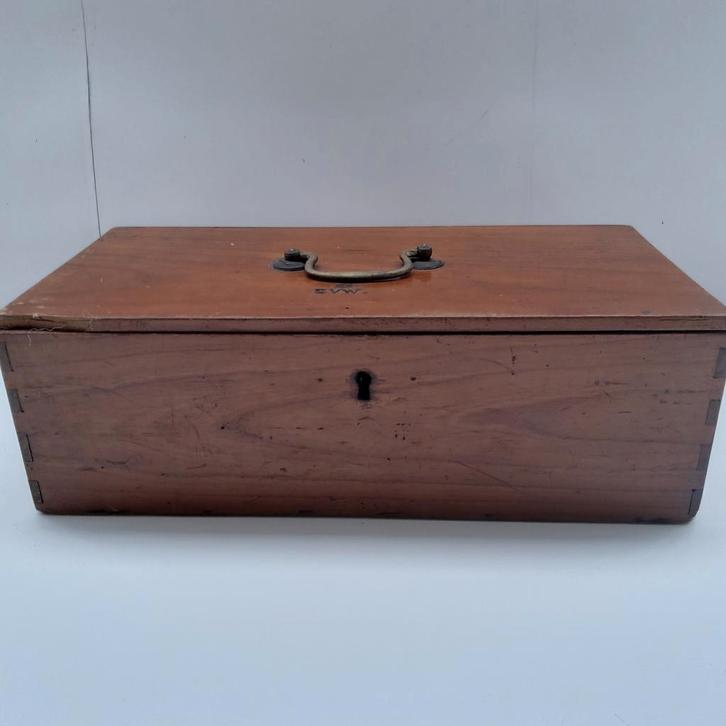 Antiek houten kistje., Antiek en Kunst, Antiek | Woonaccessoires, Ophalen of Verzenden