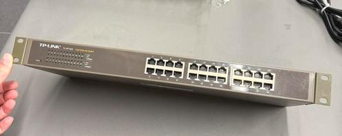 Switch tp plink 24 ports 100mbps fonctionne parfaitement, Computers en Software, Netwerk switches, Zo goed als nieuw, Ophalen of Verzenden