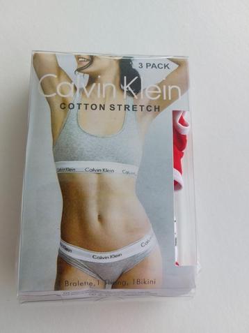 Brassière, string, culotte rouge neufs taille S, Sans marque, Enlèvement ou Envoi, Rouge, String