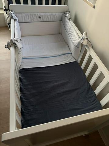 Wit kinderbed Bopita met bekleding & matras beschikbaar voor biedingen