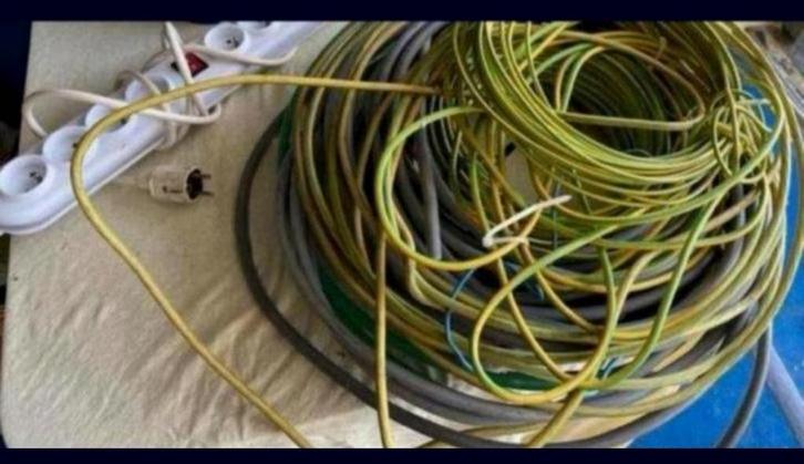 Elektrische materiaal, Doe-het-zelf en Bouw, Elektriciteit en Kabels, Zo goed als nieuw, Ophalen