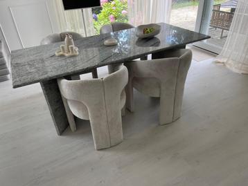 Eettafel van echt graniet beschikbaar voor biedingen