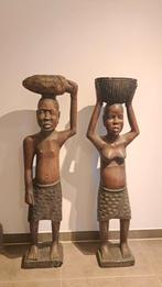 Statues anciennes africaines, du Congo, années 1940, Enlèvement