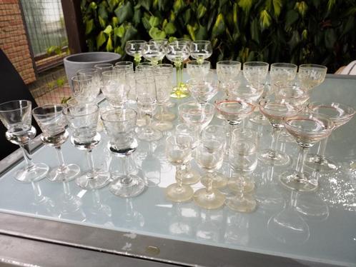 Lot de 55 verres a liqueur, Verzamelen, Glas en Drinkglazen, Ophalen