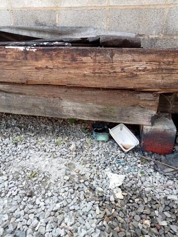 4 grosses poutrelles carrés 23 x23 beschikbaar voor biedingen