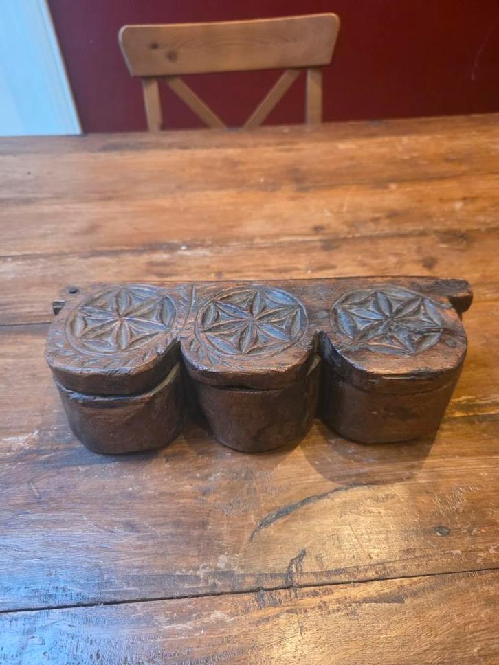 Antieke Handgesneden Indiase Houten Kruidendoos (Tikka Box), Antiek en Kunst, Antiek | Overige Antiek, Ophalen