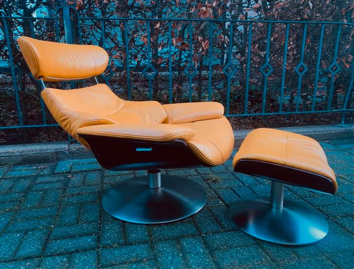 Superbe fauteuil inclinable et tabouret, Maison & Meubles, Canapés | Sofas & Chaises Longues, Comme neuf, Une personne, Cuir, Métal