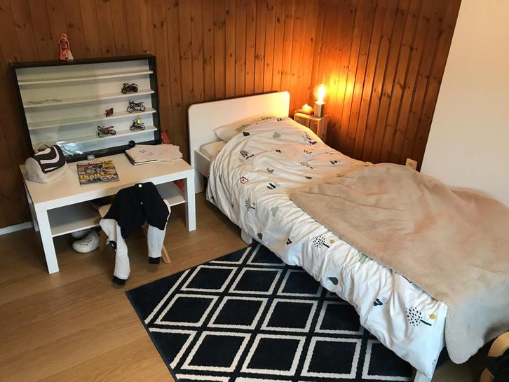 Wit bed + evoluerende IKEA SLAKT-matras+kleine witte meubels, Kinderen en Baby's, Kinderkamer | Bedden, Gebruikt, 180 cm of meer