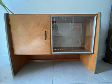 Vintage dressoir/kastje met vitrine beschikbaar voor biedingen