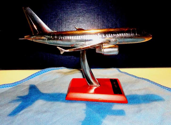Maquette d'avion Silverwings Airbus A319 1/200, Collections, Aviation, Comme neuf, Modèle réduit, Envoi