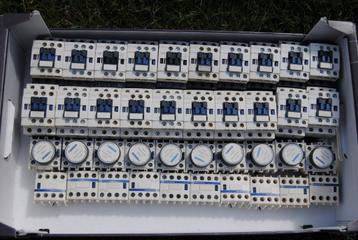 Lot contactor Telemecanique + tijdsregeling en hulpcontacten beschikbaar voor biedingen