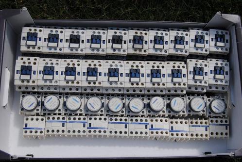 Lot contactor Telemecanique + tijdsregeling en hulpcontacten, Doe-het-zelf en Bouw, Elektriciteit en Kabels, Gebruikt, Ophalen