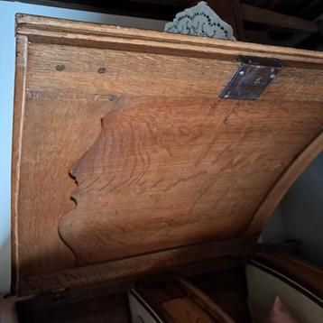 Eiken hoekkast beschikbaar voor biedingen