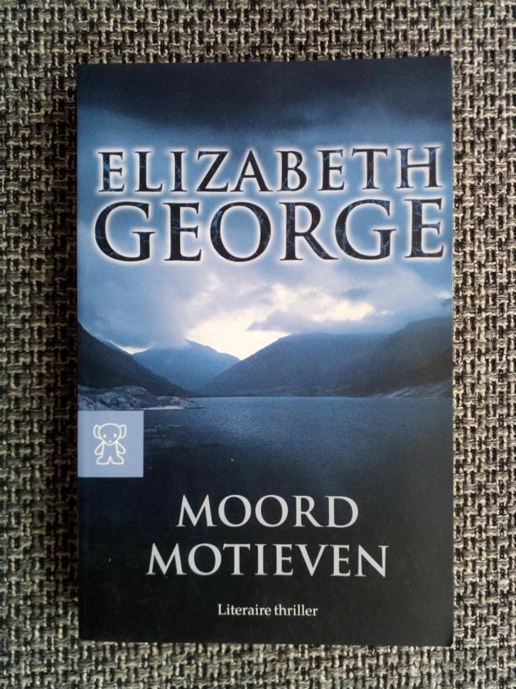 Elizabeth George - Moordmotieven, Boeken, Detectives, Zo goed als nieuw, Ophalen of Verzenden
