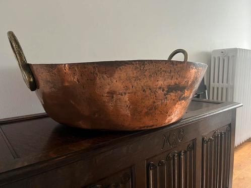 Met de hand gemaakte antieke koperen schaal., Antiek en Kunst, Antiek | Meubels | Kasten, Ophalen