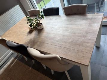 eettafel beschikbaar voor biedingen