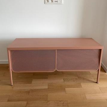 Meuble TV design en métal rose beschikbaar voor biedingen