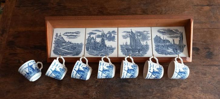 Vintage koffietassen en onderborden., Huis en Inrichting, Keuken | Servies, Gebruikt, Kop(pen) en/of Schotel(s), Overige stijlen