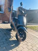 Vespa s50 4takt, Fietsen en Brommers, Ophalen, Zo goed als nieuw